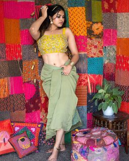 Divi Vadthya feet photo 16