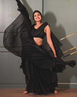 Divi Vadthya feet photo 8