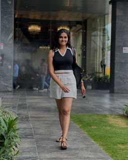 Divi Vadthya feet photo 4