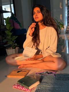 Divi Vadthya feet photo 19