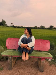 Divi Vadthya feet photo 16