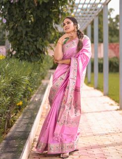 Divi Vadthya feet photo 13
