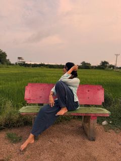 Divi Vadthya feet photo 12