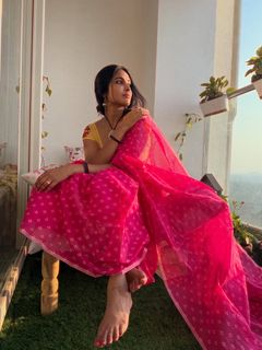 Divi Vadthya feet photo 2
