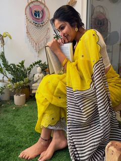 Divi Vadthya feet photo 3