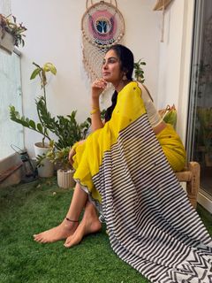 Divi Vadthya feet photo 2