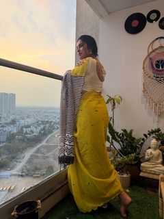 Divi Vadthya feet photo 1