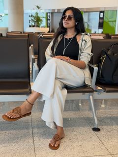 Divi Vadthya feet photo 11