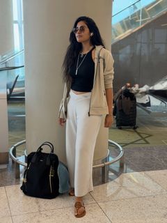 Divi Vadthya feet photo 9