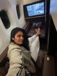 Divi Vadthya feet photo 6