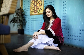 Divya Agarwal feet photo 2