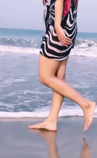 Divya Agarwal feet photo 12