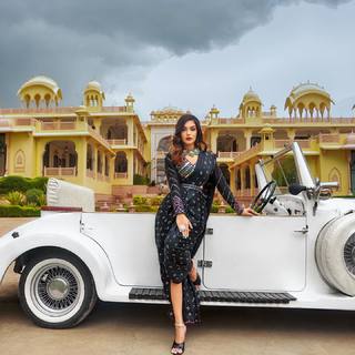 Divya Agarwal feet photo 19