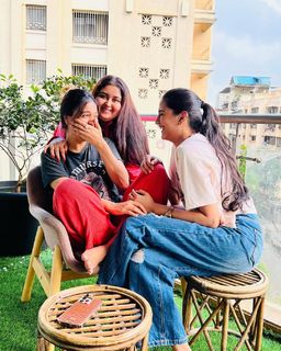 Divya Agarwal feet photo 12