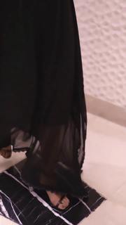 Divya Agarwal feet photo 9