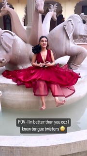 Divya Agarwal feet photo 4