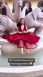 Divya Agarwal feet photo 3