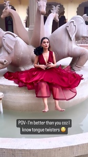 Divya Agarwal feet photo 2