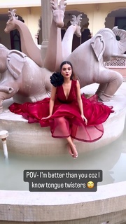 Divya Agarwal feet photo 19