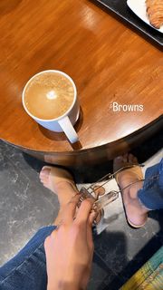 Divya Agarwal feet photo 10