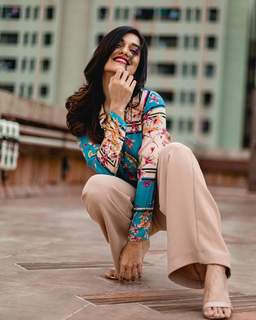 Divya Agarwal feet photo 18