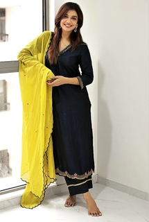 Divya Agarwal feet photo 3