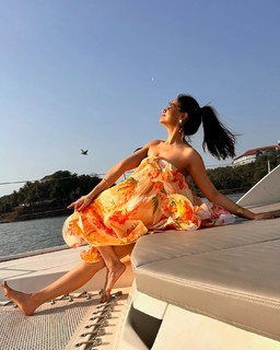 Divya Agarwal feet photo 5