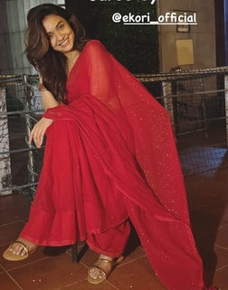 Divya Agarwal feet photo 2