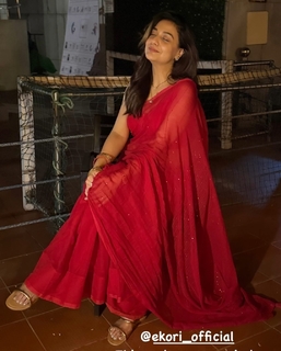 Divya Agarwal feet photo 1
