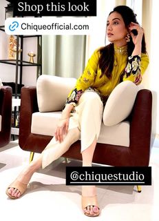 Divya Agarwal feet photo 18