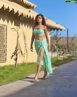Divya Agarwal feet photo 12