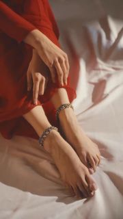 Divya Agarwal feet photo 1