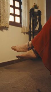 Divya Agarwal feet photo 20