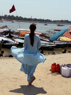 Divya Agarwal feet photo 10