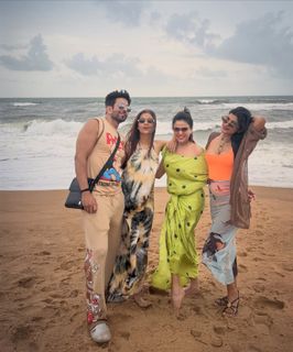Divya Agarwal feet photo 4