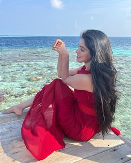 Divya Bharathi feet photo 6