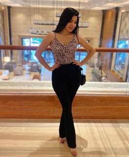 Divya Bharathi feet photo 19