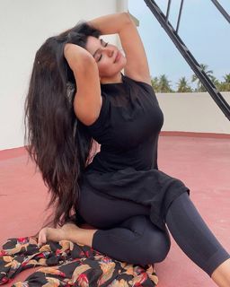 Divya Bharathi feet photo 16