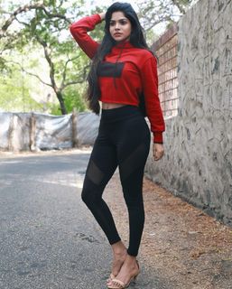 Divya Bharathi feet photo 10