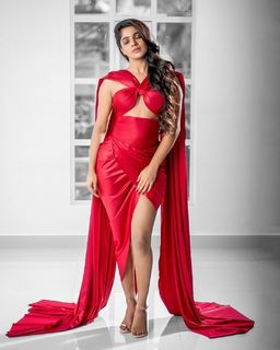 Divya Bharathi feet photo 9