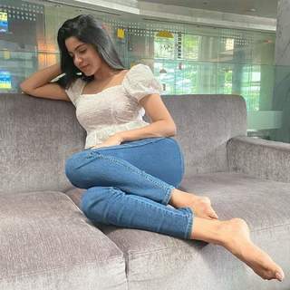 Divya Bharathi feet photo 8