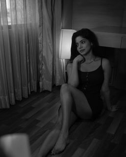 Divya Bharathi feet photo 3