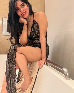 Divya Bharathi feet photo 1