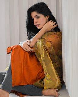Divya Bharathi feet photo 20