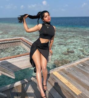 Divya Bharathi feet photo 14