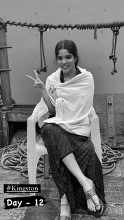 Divya Bharathi feet photo 10