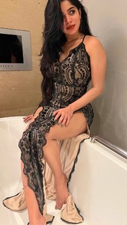 Divya Bharathi feet photo 9