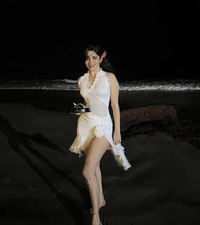 Divya Bharathi feet photo 8