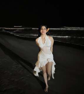 Divya Bharathi feet photo 5