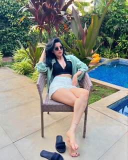 Divya Bharathi feet photo 20